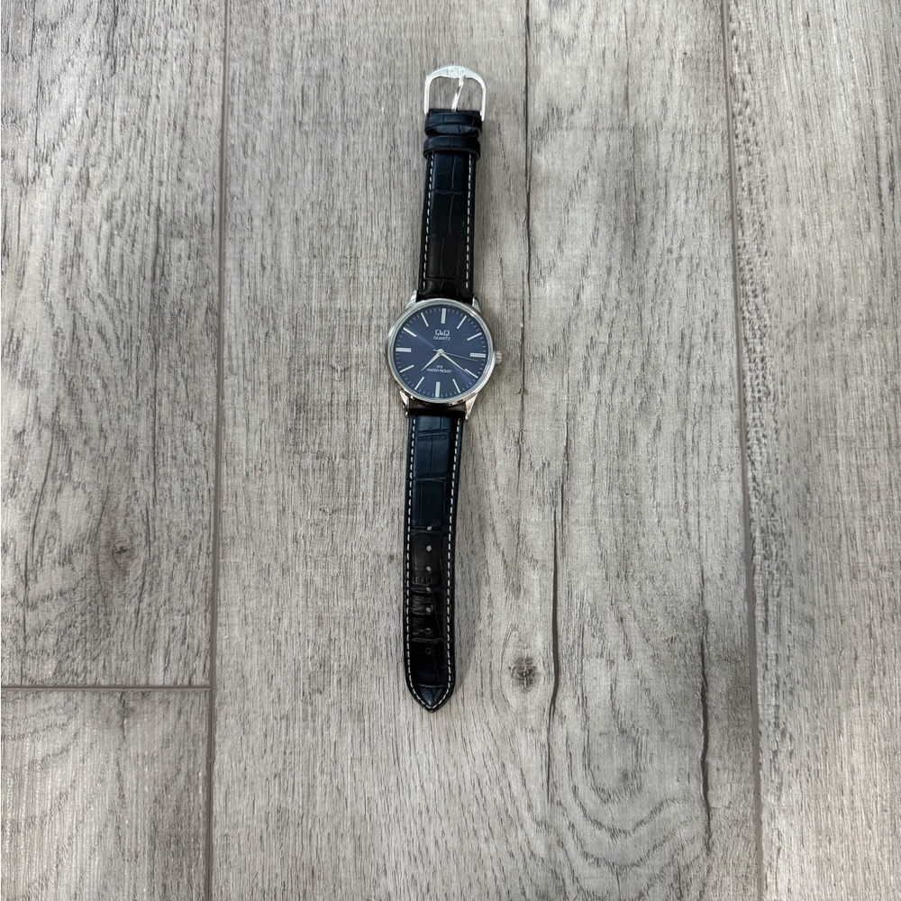 Black and Silver Classic Analog Wristwatch